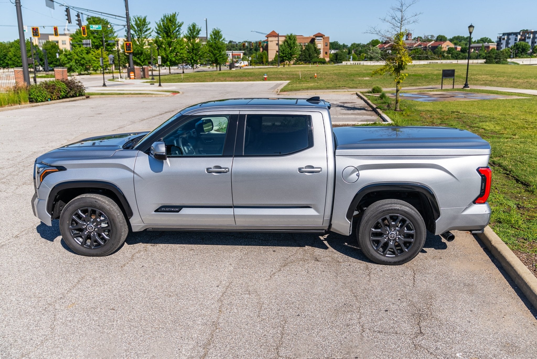 Leer 700 Tonneau Cover - Liberty Flag & Specialty