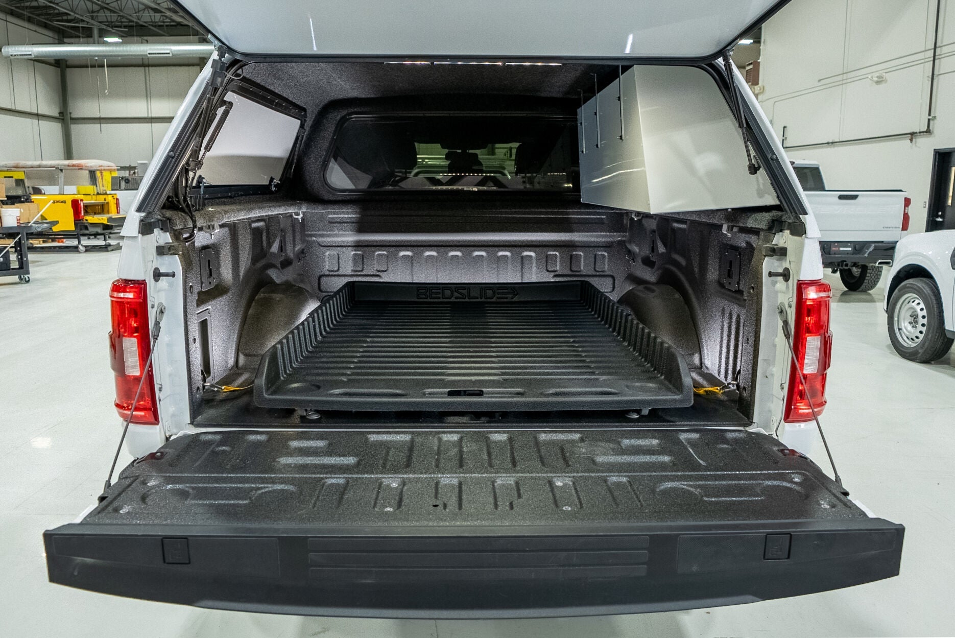 LEER Bedslide 500 Go - Liberty Flag & Specialty