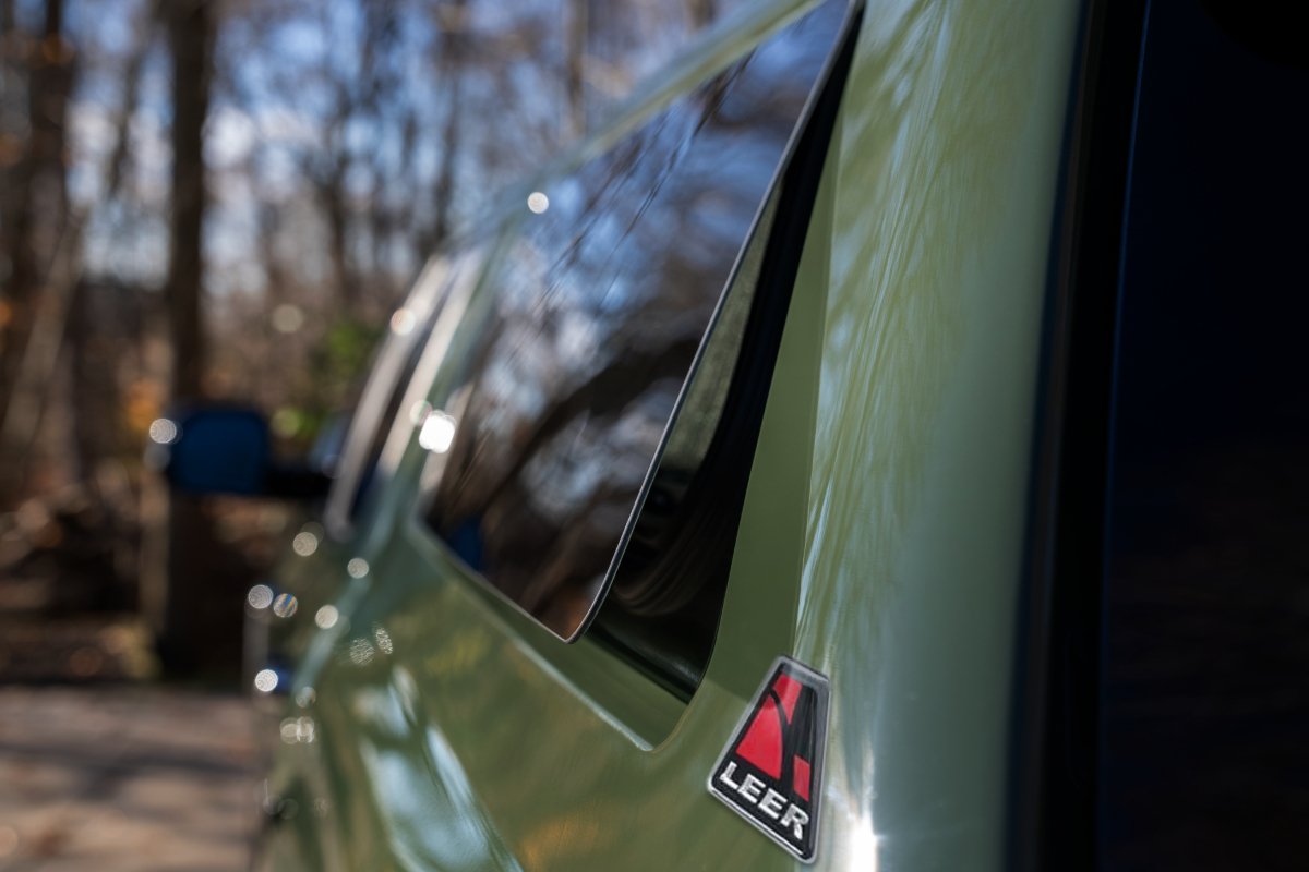 Leer 100XQ Sport Truck Cap - Liberty Flag & Specialty